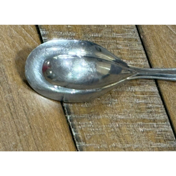 Robert Welch Stainless Sugar Shell Spoon - Picture 3 of 3